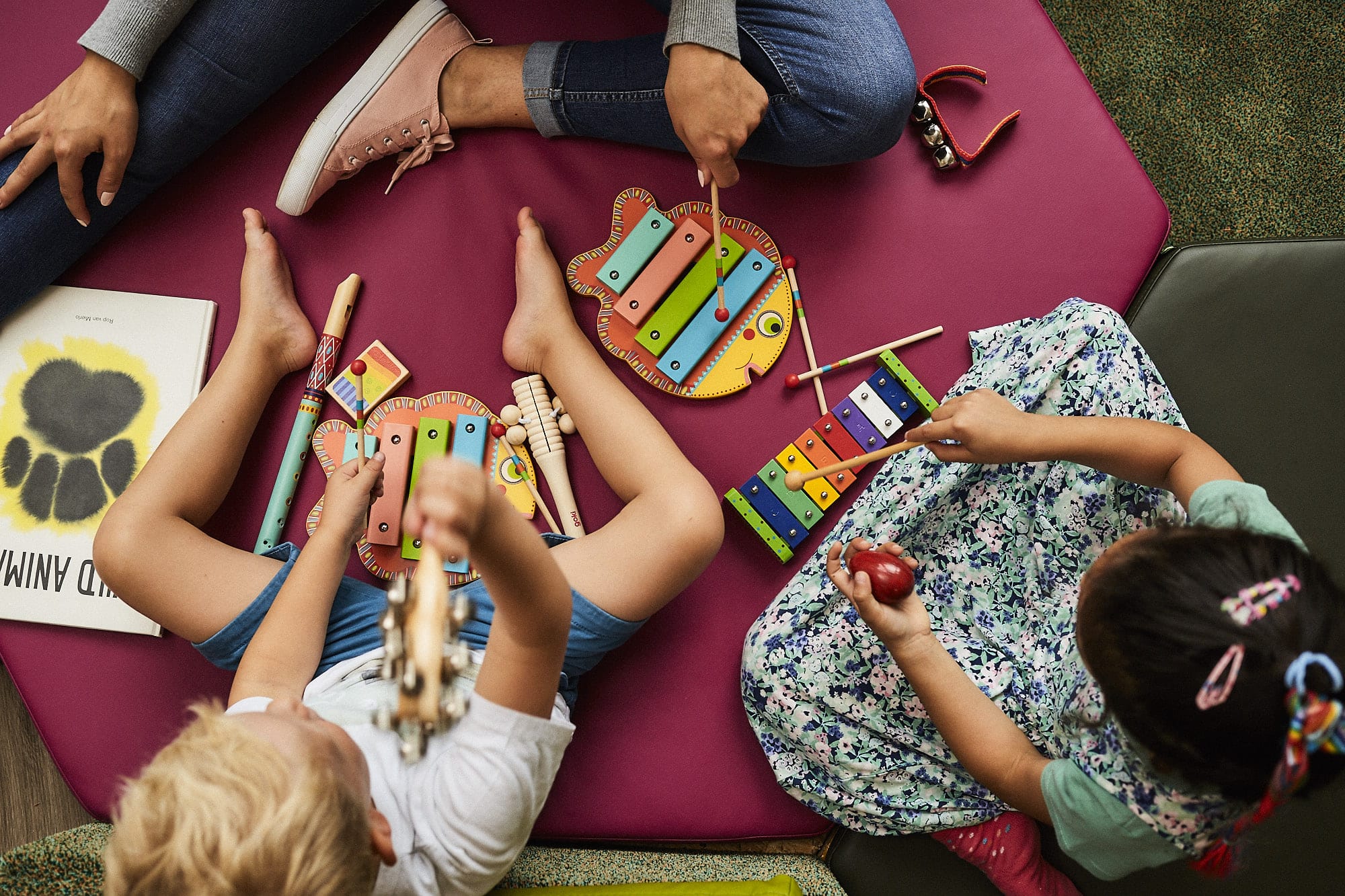 Du möchtest mit Kindern arbeiten, ihre Entwicklung begleiten und ihnen einen sicheren und liebevollen Start ins Leben ermöglichen? Dann ist die Ausbildung zur Sozialpädagogischen Assistenz (SPA) oder Erzieher:in genau das Richtige für Dich!